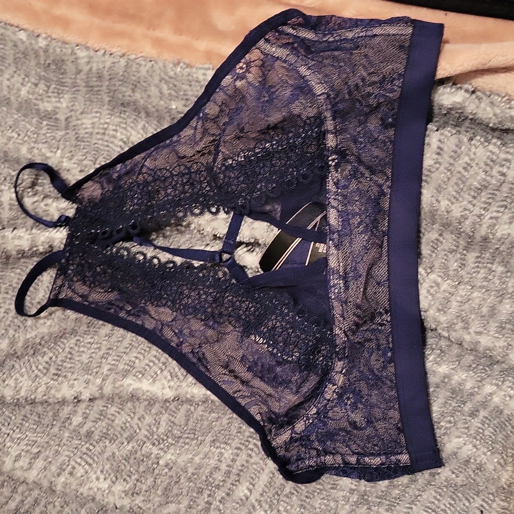vs lacey bra
